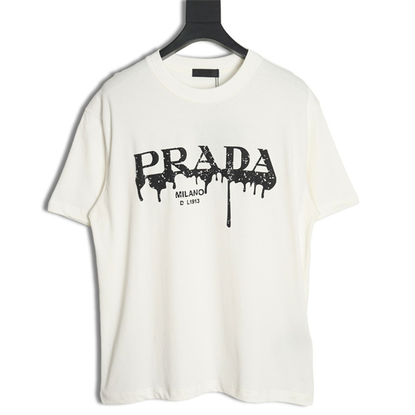 プラダ スーパーコピー Ｔシャツ プリント 落書き 立体ロゴ エレガント 現代的 ユニークな PRADA
