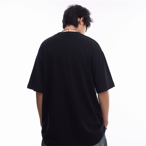プラダ スーパーコピー Ｔシャツ プリント 落書き 立体ロゴ エレガント 現代的 ユニークな PRADA
