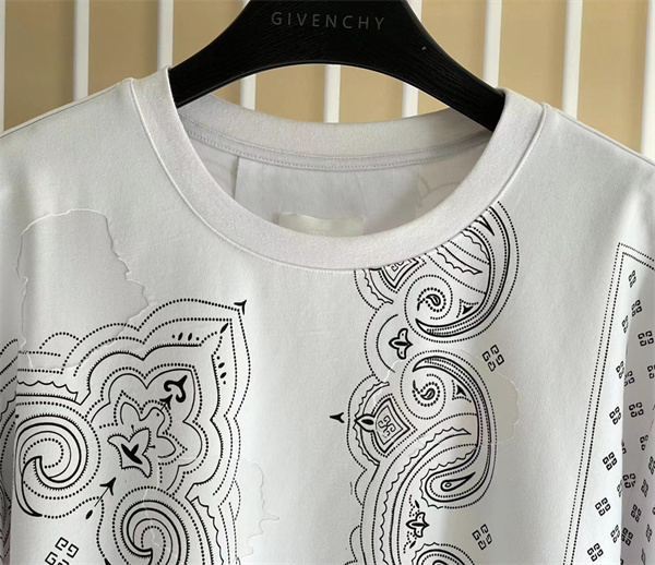 ジバンシィ スーパーコピー Tシャツ 繊細 幻想的 フラワーフォトプリント ブランド ロゴ GIVENCHY