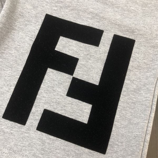 フェンディ スーパーコピー ハーフパンツ FFロゴ カジュアル ロゴ プリント FENDI 雰囲気 