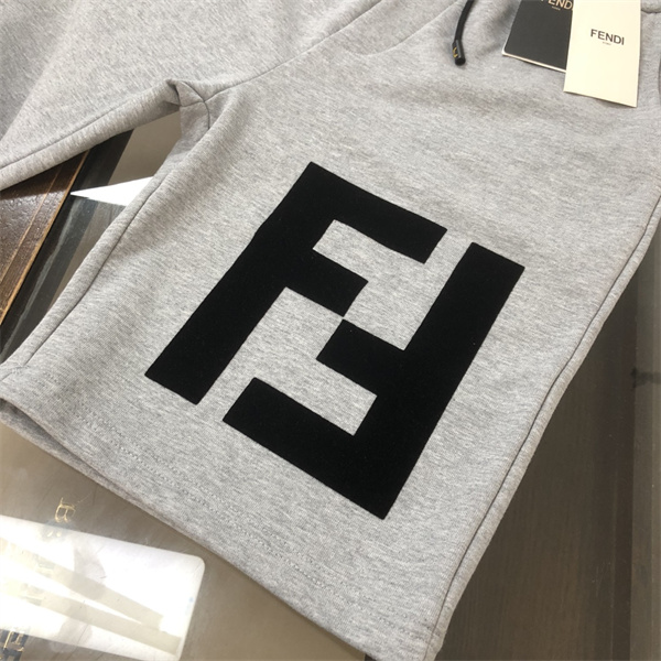 フェンディ スーパーコピー ハーフパンツ FFロゴ カジュアル ロゴ プリント FENDI 雰囲気 