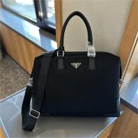 プラダ スーパーコピー ビジネスバッグ 三角ロゴ ジッパー ポリアミド トラベルバッグ 旅行 出張 PRADA