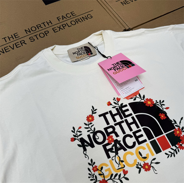 GUCCI x ザノースフェイス スーパーコピー Tシャツ コラボ 花柄 2色 ユニセックス THE NORTH FACE