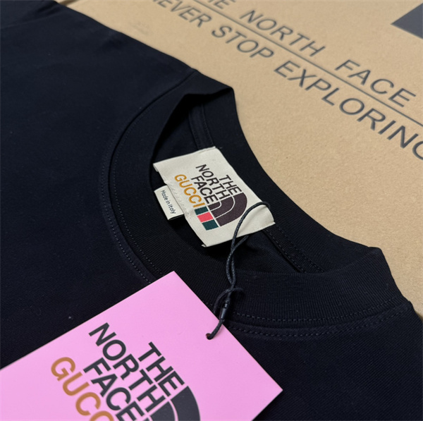 GUCCI x ザノースフェイス スーパーコピー Tシャツ コラボ 花柄 2色 ユニセックス THE NORTH FACE