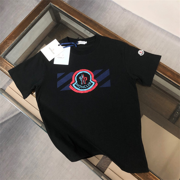 モンクレール スーパーコピー Ｔシャツ ロゴ プリント 柄 純綿素材 通気性 シルエットデザイン MONCLER