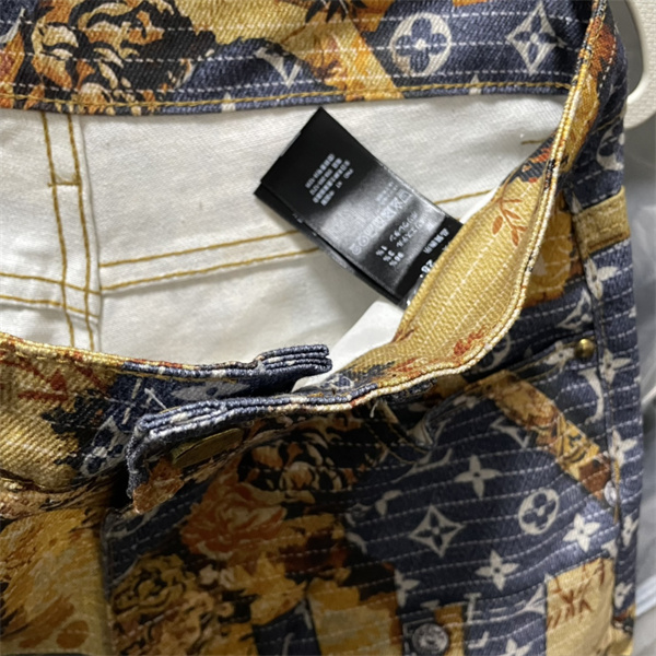ルイヴィトン コピー ジーンズ キャンプファイヤー デニム 炎 モノグラム 柄 カジュアル LOUIS VUITTON 