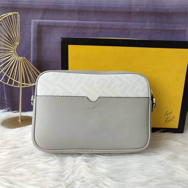 FENDI コピー ショルダーバッグ FFロゴ モノグラム F7M0286 ファスナー フェンディ