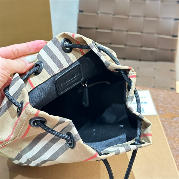 BURBERRY コピー ハンドバッグ ナイロン ドローコード ポーチ 2色 可愛い チェック柄 バーバリー