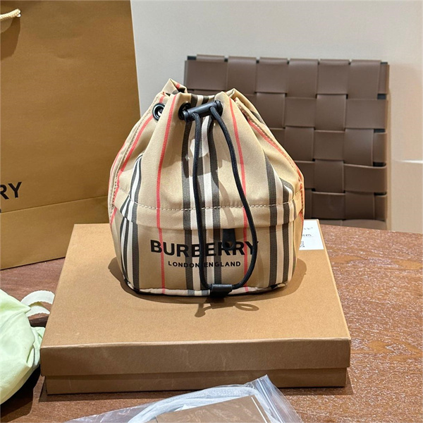 BURBERRY コピー ハンドバッグ ナイロン ドローコード ポーチ 2色 可愛い チェック柄 バーバリー