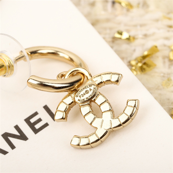 CHANEL スーパーコピー ピアス 可愛らしい 耳元に華やかさ シンプル CCロゴ シャネル