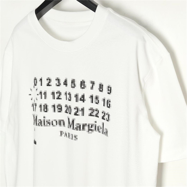 メゾン マルジェラ コピー Ｔシャツ モザイク ロゴ プリント柄 数字 おしゃれ 綿 ユニセックス Maison Margiela
