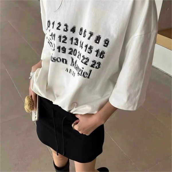 メゾン マルジェラ コピー Ｔシャツ モザイク ロゴ プリント柄 数字 おしゃれ 綿 ユニセックス Maison Margiela