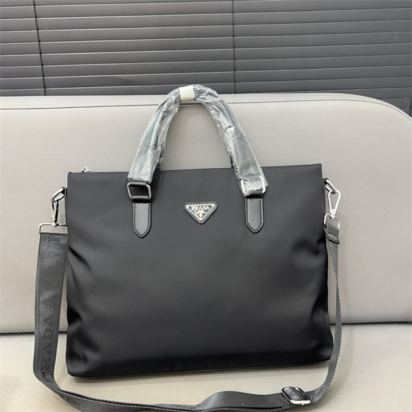 プラダ スーパーコピー ビジネスバッグ メタルロゴ 三角 2WAY 取り外し可能ベルト付き PRADA