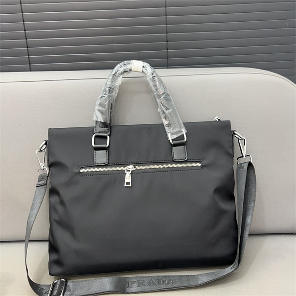 プラダ スーパーコピー ビジネスバッグ メタルロゴ 三角 2WAY 取り外し可能ベルト付き PRADA