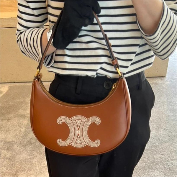 CELINE コピー ハンドバッグ 刺繍 ロゴ トリオンフ セリーヌ 2WAY カッコイイ 柔軟の手触り セリーヌ