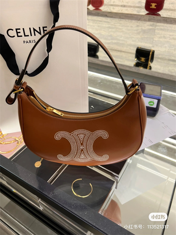 CELINE コピー ハンドバッグ 刺繍 ロゴ トリオンフ セリーヌ 2WAY カッコイイ 柔軟の手触り セリーヌ