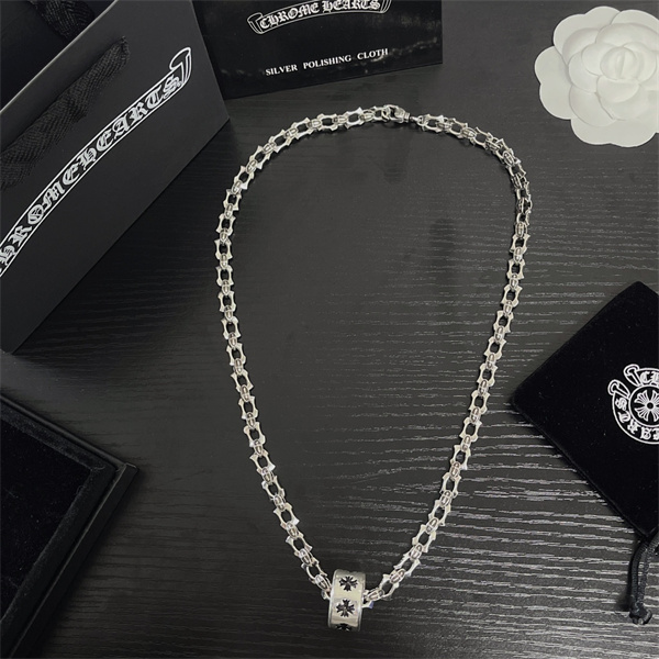 CHROME HEARTS コピー ネックレス シルバー レトロ クロス モチーフ 彫刻 クロムハーツ