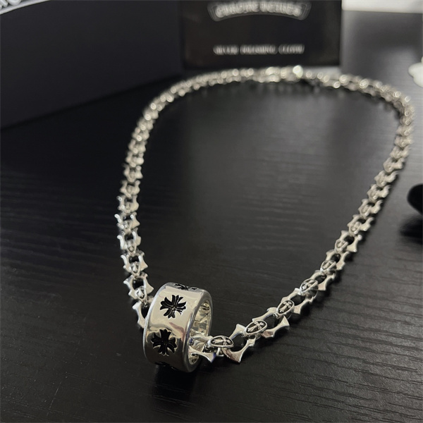 CHROME HEARTS コピー ネックレス シルバー レトロ クロス モチーフ 彫刻 クロムハーツ