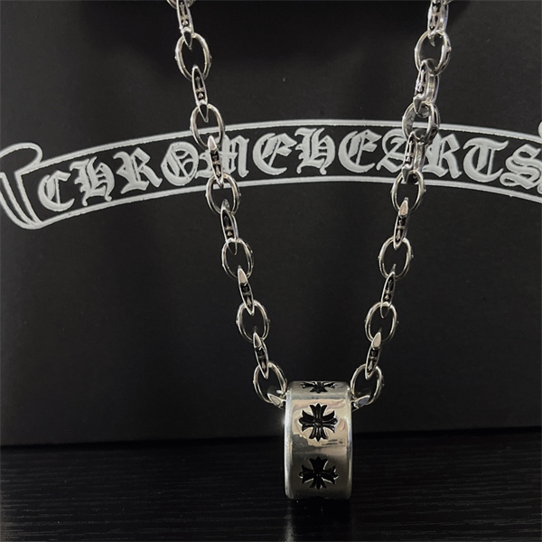 CHROME HEARTS コピー ネックレス シルバー レトロ クロス モチーフ 彫刻 クロムハーツ