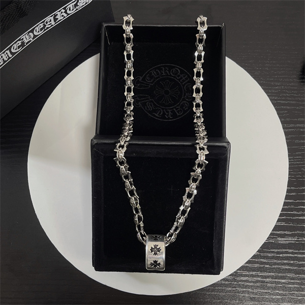 CHROME HEARTS コピー ネックレス シルバー レトロ クロス モチーフ 彫刻 クロムハーツ