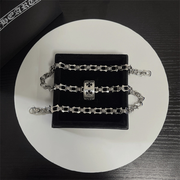 CHROME HEARTS コピー ネックレス シルバー レトロ クロス モチーフ 彫刻 クロムハーツ