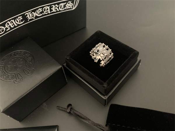 CHROME HEARTS コピー 指輪 墓 モチーフ クロス ロゴ リング 存在感 定番 ストリート風 オシャレ クロムハーツ