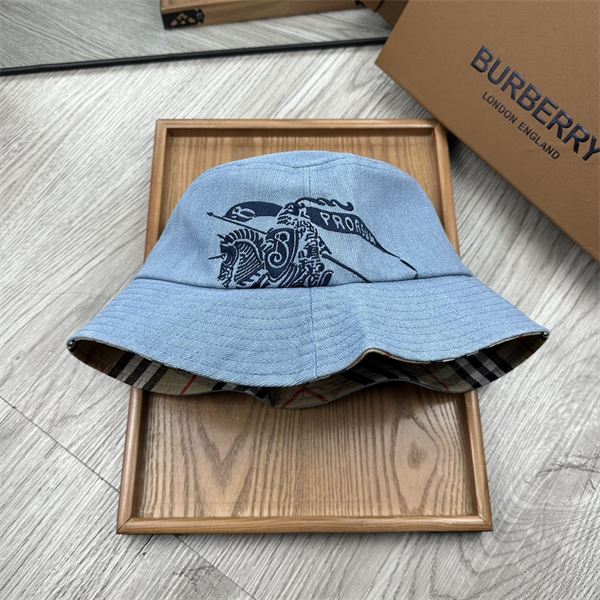 バーバリー スーパーコピー バケットハット 馬術騎士 刺繍 柄 お洒落 ロゴ 高級感 BURBERRY