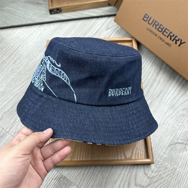 バーバリー スーパーコピー バケットハット 馬術騎士 刺繍 柄 お洒落 ロゴ 高級感 BURBERRY
