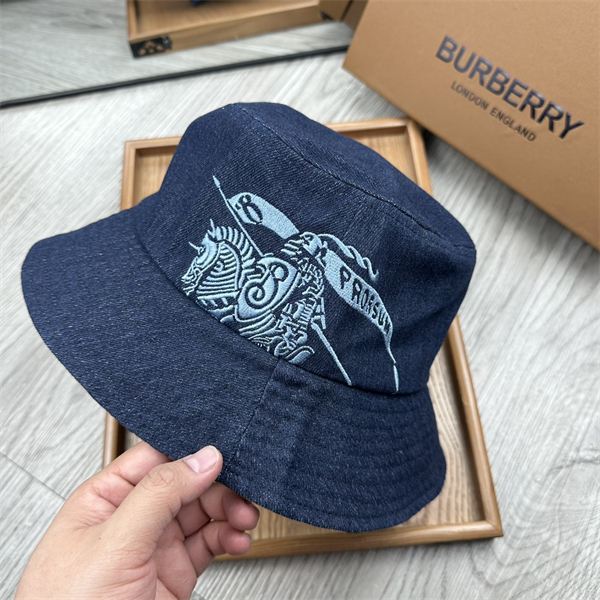 バーバリー スーパーコピー バケットハット 馬術騎士 刺繍 柄 お洒落 ロゴ 高級感 BURBERRY
