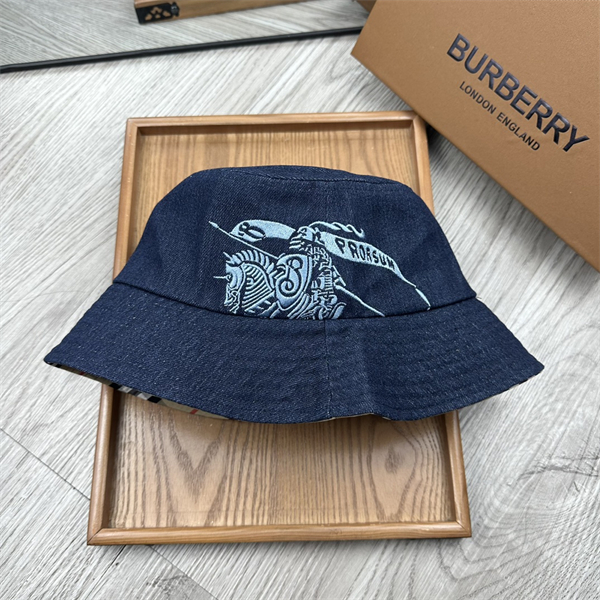 バーバリー スーパーコピー バケットハット 馬術騎士 刺繍 柄 お洒落 ロゴ 高級感 BURBERRY