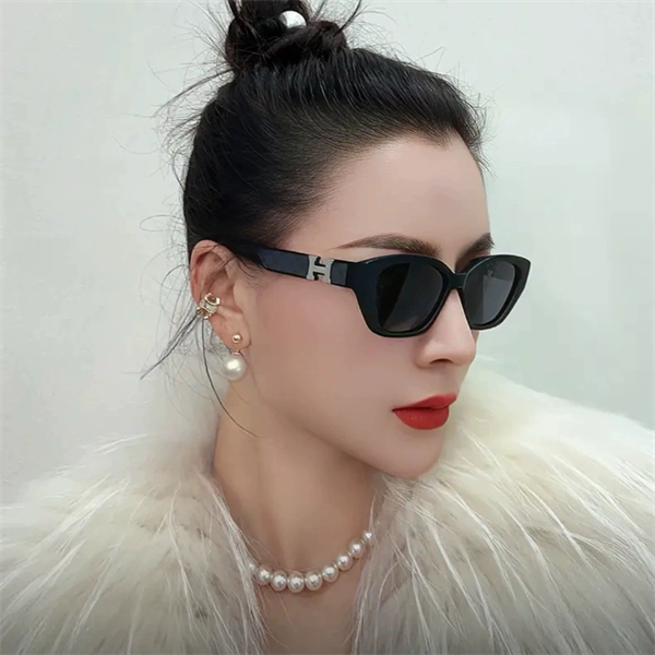エルメス 偽物 サングラス UVカット Ｈロゴ 立体 3Ｄ 定番 シンプル HERMES