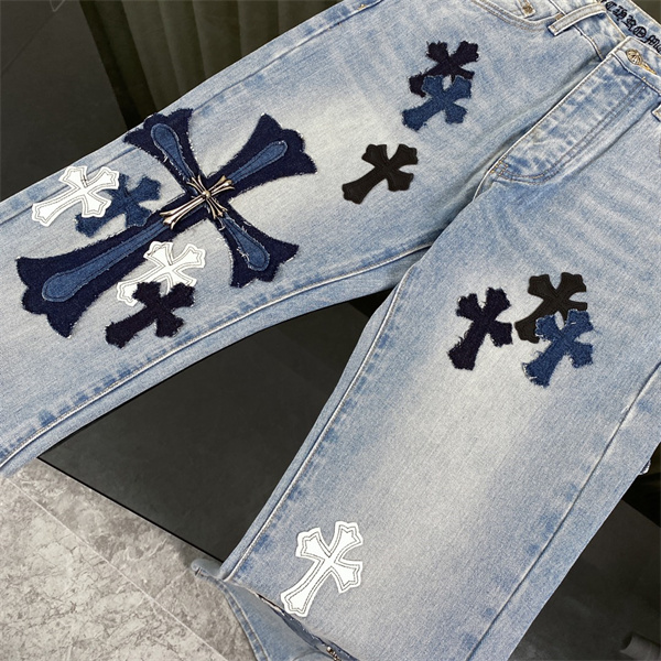 CHROME HEARTS コピー ジーンズ クロス デニム クロス ロゴ レザー 貼り付け クロムハーツ