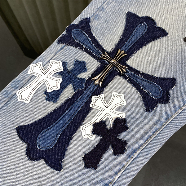 CHROME HEARTS コピー ジーンズ クロス デニム クロス ロゴ レザー 貼り付け クロムハーツ