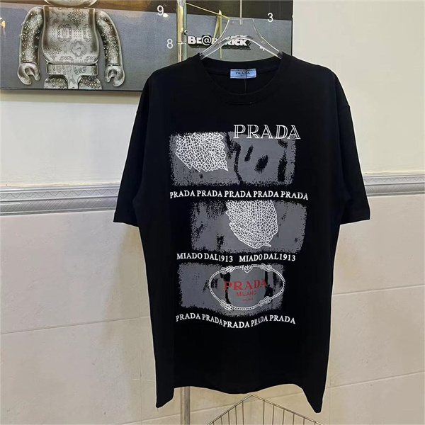 プラダ スーパーコピー Ｔシャツ ロゴ プリント柄 純綿素材 2色 葉 落書き 定番 オシャレ PRADA