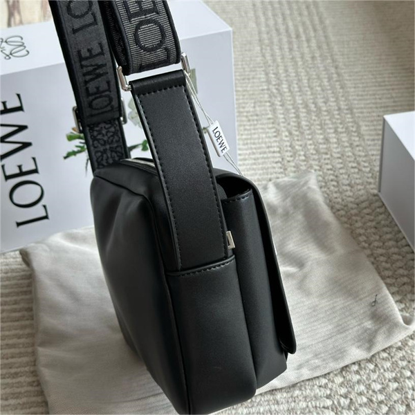 LOEWE コピー ショルダーバッグ メンズ ジャカードベルト ロゴ オシャレ レザー 牛革 コーデ ロエベ