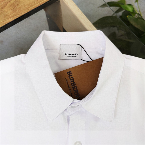バーバリー スーパーコピー シャツ プリント ロゴ柄 オーバーサイズ ユニセックス 立体ロゴ BURBERRY
