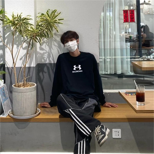 UnderArmour x BALENCIAGA スーパーコピー 長袖Ｔシャツ スポーツウェア UAエッセンシャルテリー バレンシアガ