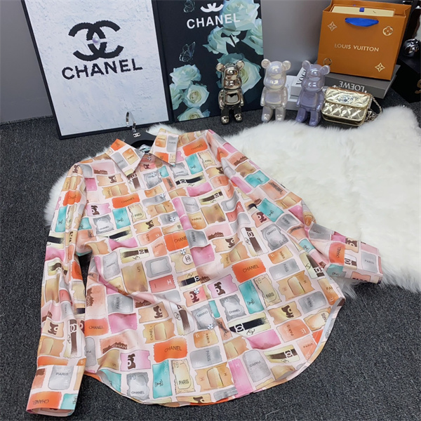 CHANEL スーパーコピー シャツ ミックスパネルプリント 美しい エレガント 品質良い 涼しい