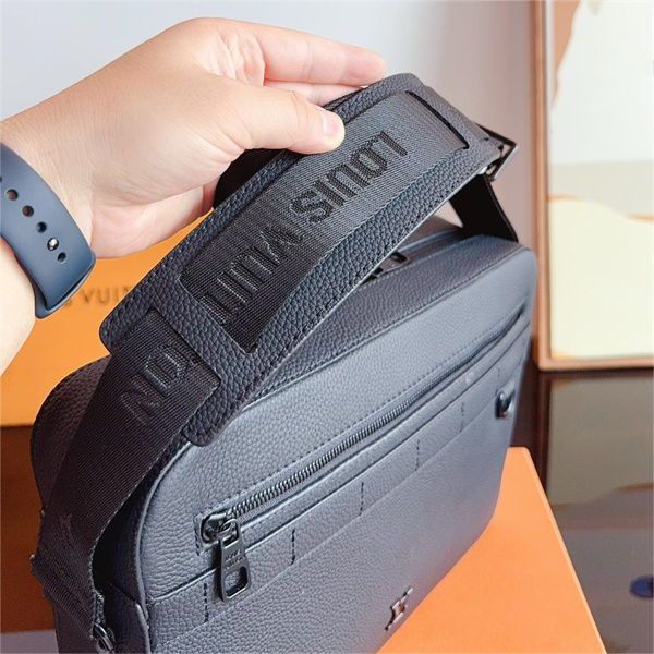 LOUIS VUITTON 偽物 メッセンジャーバッグ MESSENGER シリーズ キャンバス ビジネス ルイヴィトン