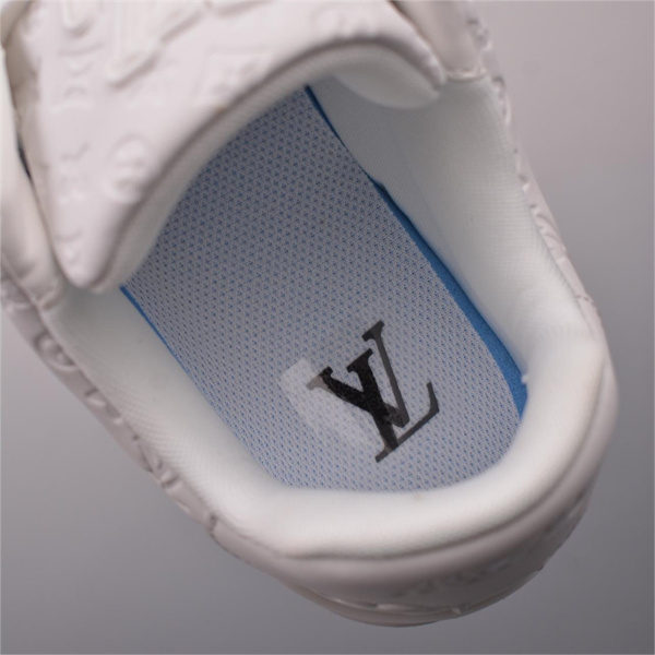 1ABLY3 LOUIS VUITTON スーパーコピー スニーカー Trainerシリーズ モノグラム エンボスロゴ ルイヴィトン