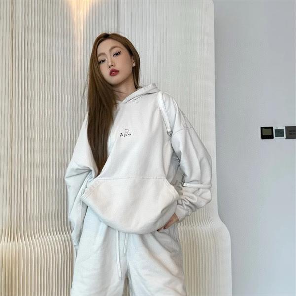 バレンシアガ コピー パーカー ブラック ホワイト 限定 ロゴ シンプル 着回しやすい 男女兼用 BALENCIAGA