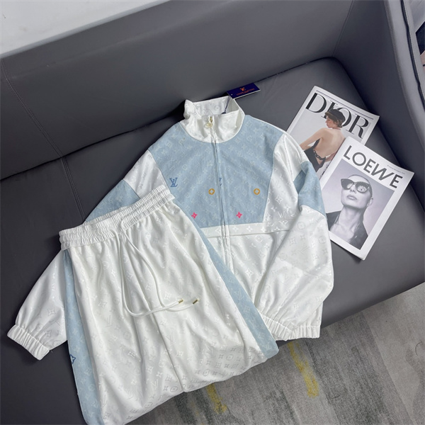 エレガントな LOUIS VUITTON コピー セットアップ モノグラム柄 シンプルデザイン トレンド対応 ルイヴィトン