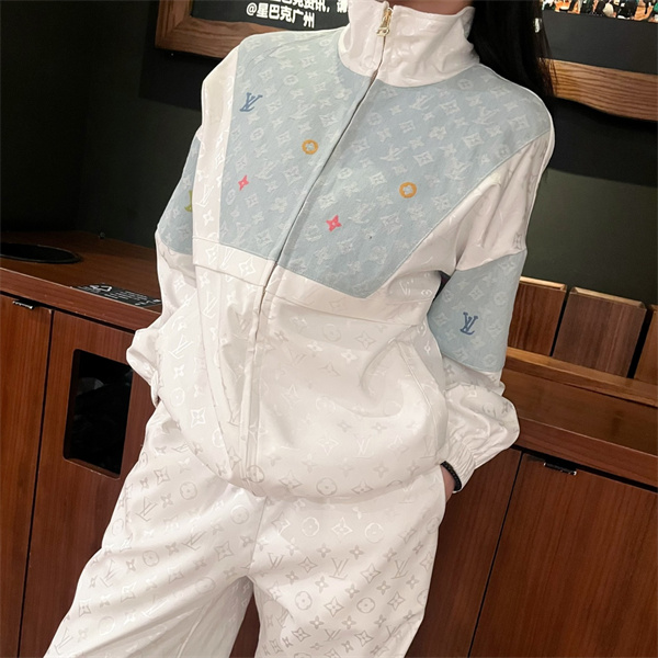 エレガントな LOUIS VUITTON コピー セットアップ モノグラム柄 シンプルデザイン トレンド対応 ルイヴィトン