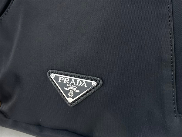 プラダ コピー ショルダーバッグ 防水 日常 オシャレ 機能性 収納力 ナイロン PRADA