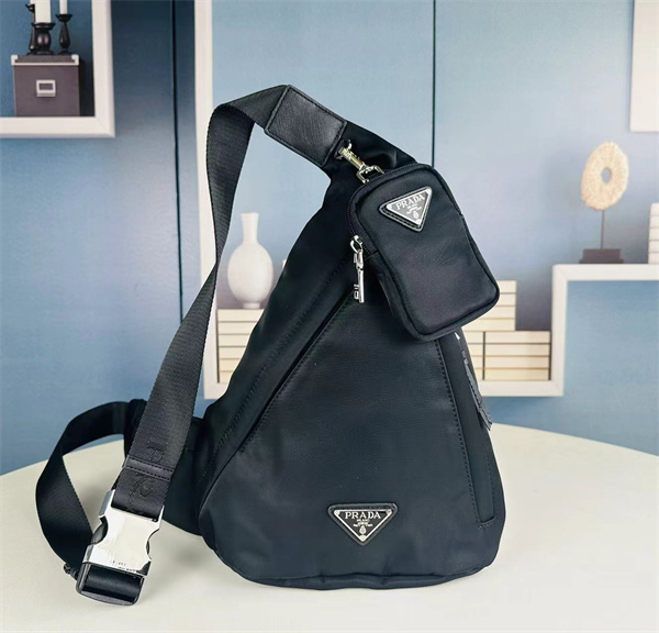 プラダ コピー ショルダーバッグ 防水 日常 オシャレ 機能性 収納力 ナイロン PRADA
