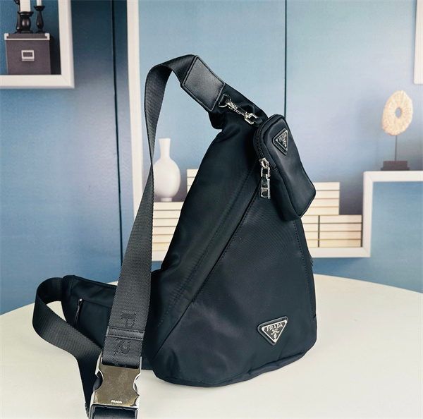 プラダ コピー ショルダーバッグ 防水 日常 オシャレ 機能性 収納力 ナイロン PRADA