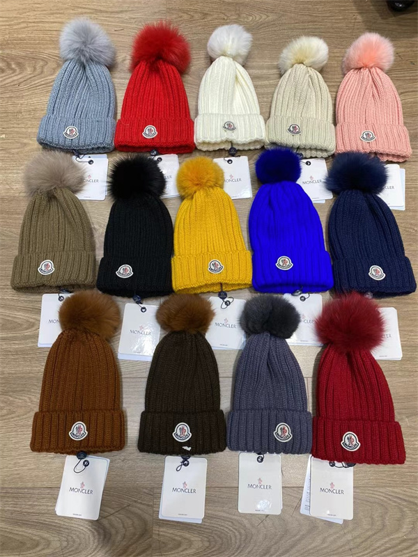冬の必須アイテム モンクレール スーパーコピー ニット帽子 ファーボンボン付き MONCLER ぼんぼん 暖かさ