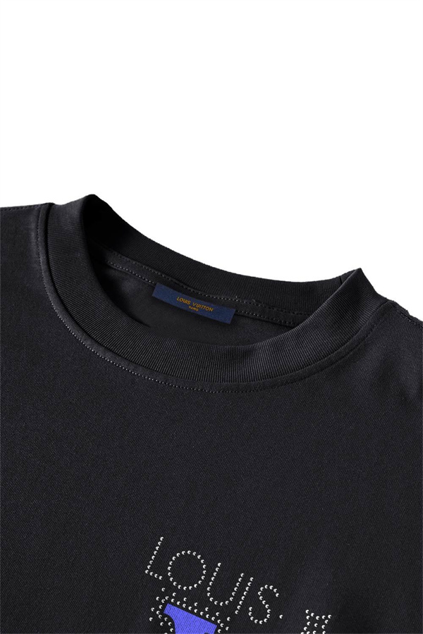 LOUIS VUITTON コピー 長袖Ｔシャツ シンプルデザイン 胸元ロゴ カジュアル ルイヴィトン