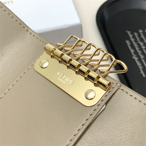 セリーヌ 偽物 財布 TRIOMPHE キャンバス 小牛革 金具 カードケース 4つのカードスロット 機能性抜群 CELINE 