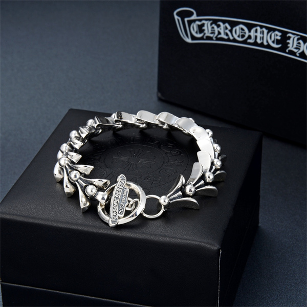 クロムハーツ コピー ブレスレット ブランド クラフトマンシップ シルバー 手元スタイリッシュ CHROME HEARTS 